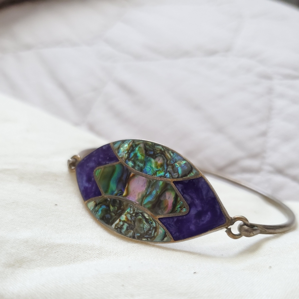SOLD •4/$20• Abalone shell bracelet